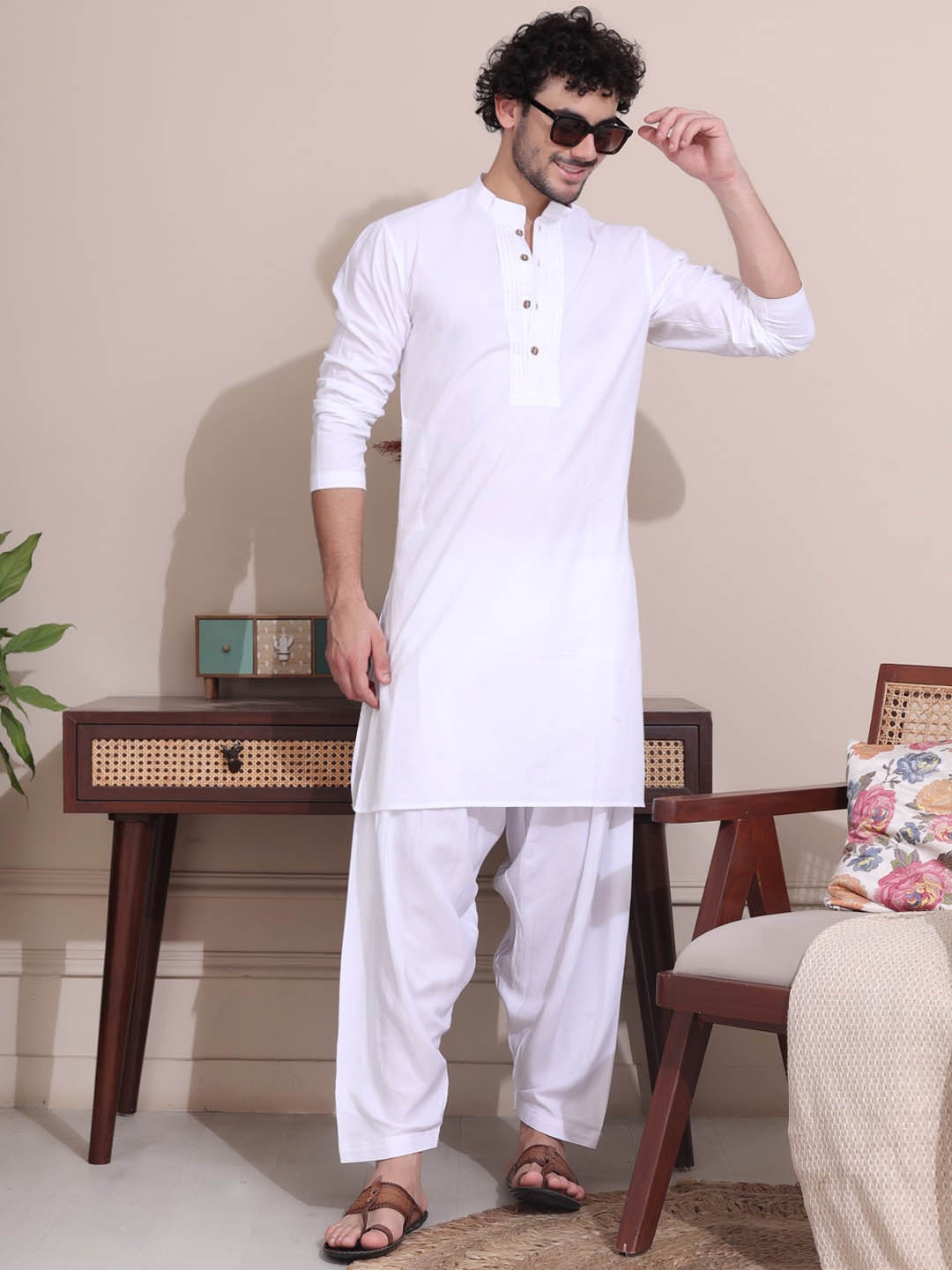 

MIDAV Mandarin Collar Regular Pure Cotton Kurta with Pyjamas, White
