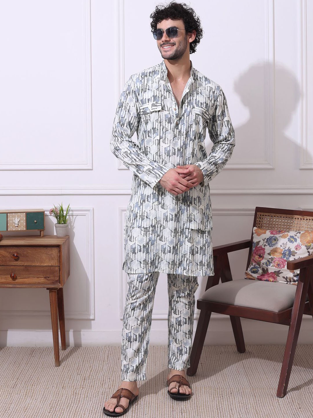 

MIDAV Mandarin Collar Printed Regular Pure Cotton Kurta with Trousers, Off white