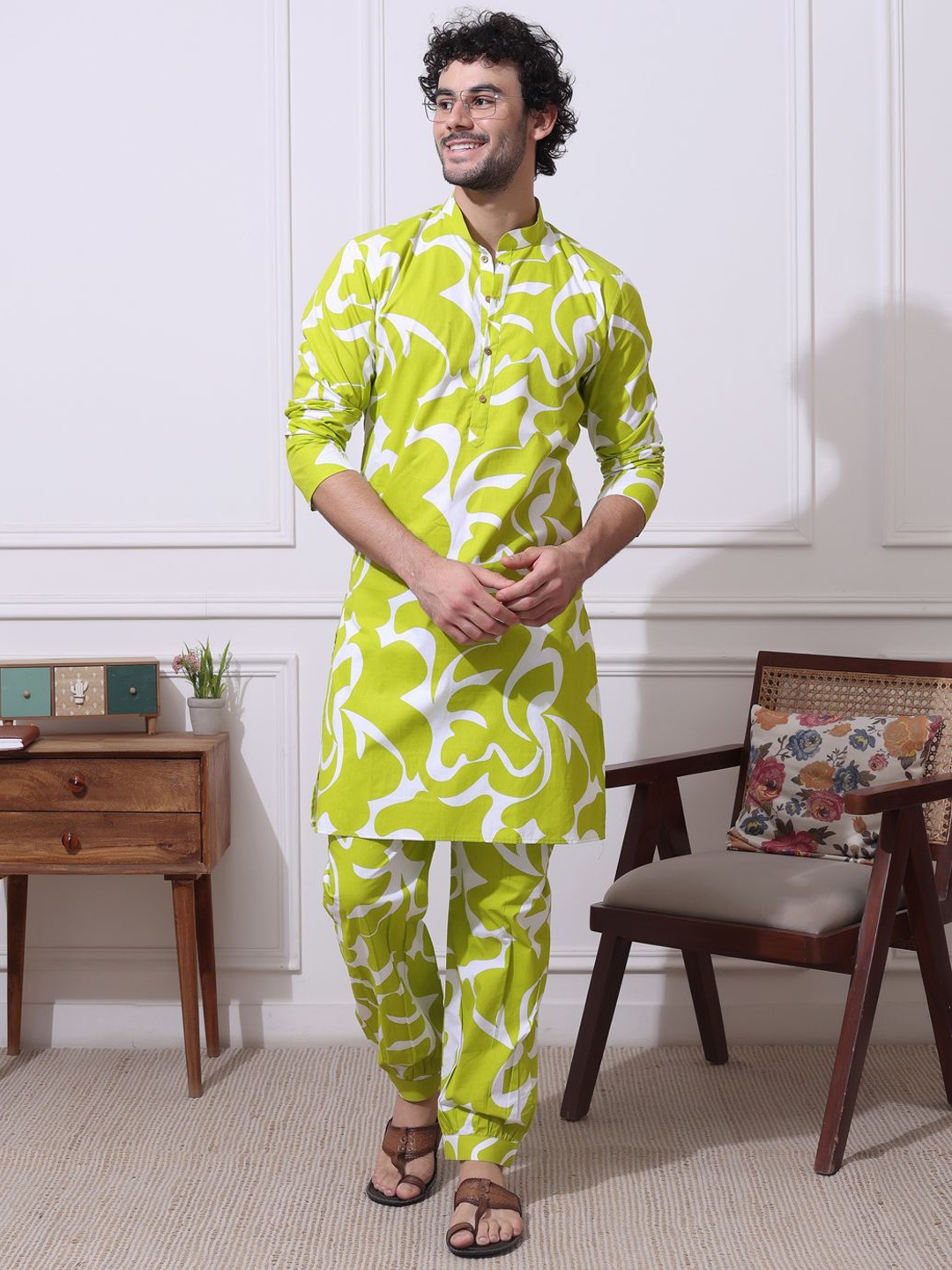 

MIDAV Abstract Printed Regular Pure Cotton Kurta with Trousers, Green