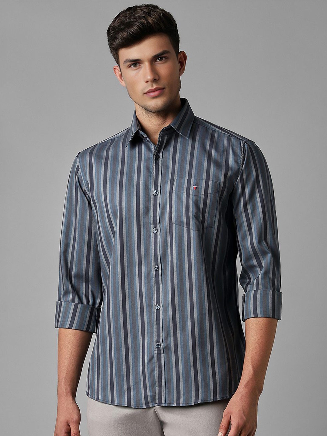 

Louis Philippe Sport Slim Fit Vertical Stripes Pure Cotton Casual Shirt, Grey