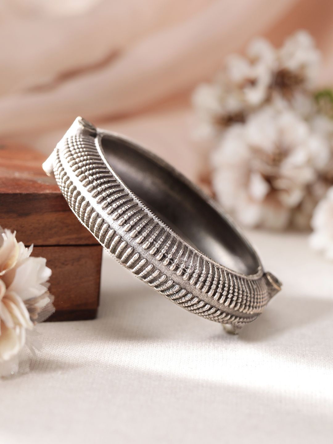 

Rubans Rhodium Plated Oxidised in Silver Tone Traditional Bangle-Style Bracelet