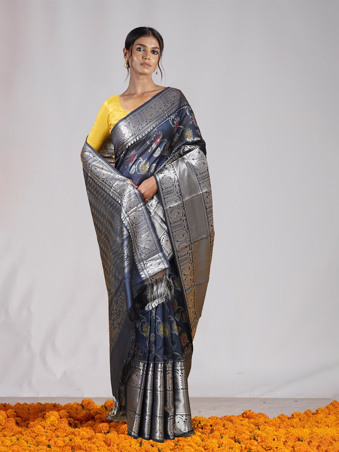 

Unnati Silks Woven Design Pure Silk Handloom Saree, Grey