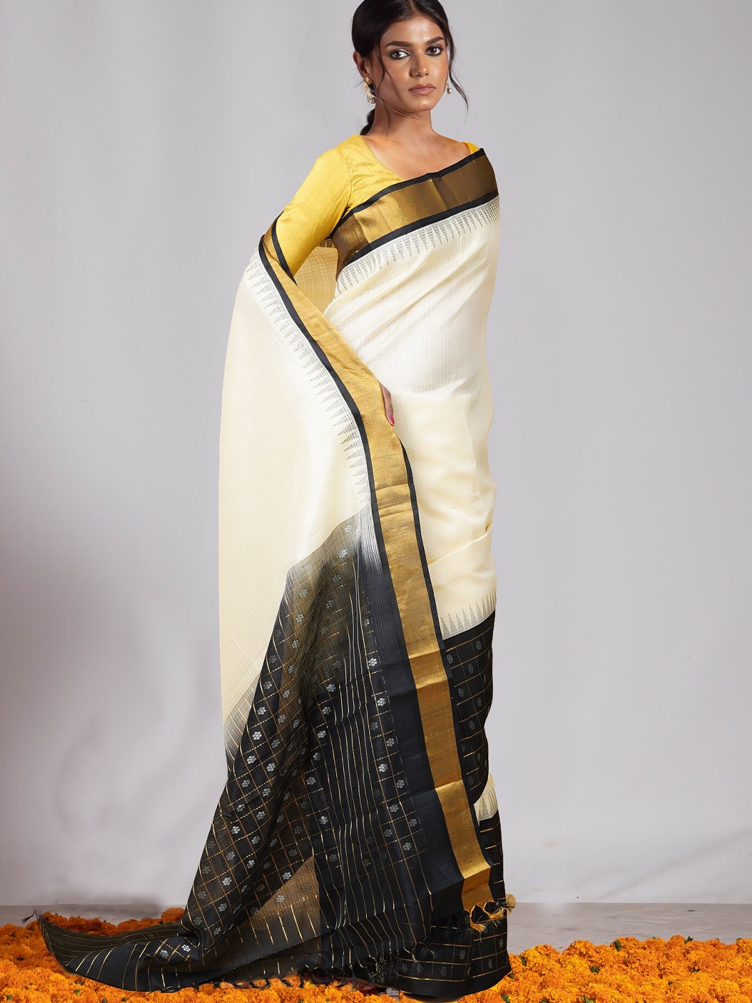 

Unnati Silks Woven Design Zari Pure Silk Handloom Saree, Cream