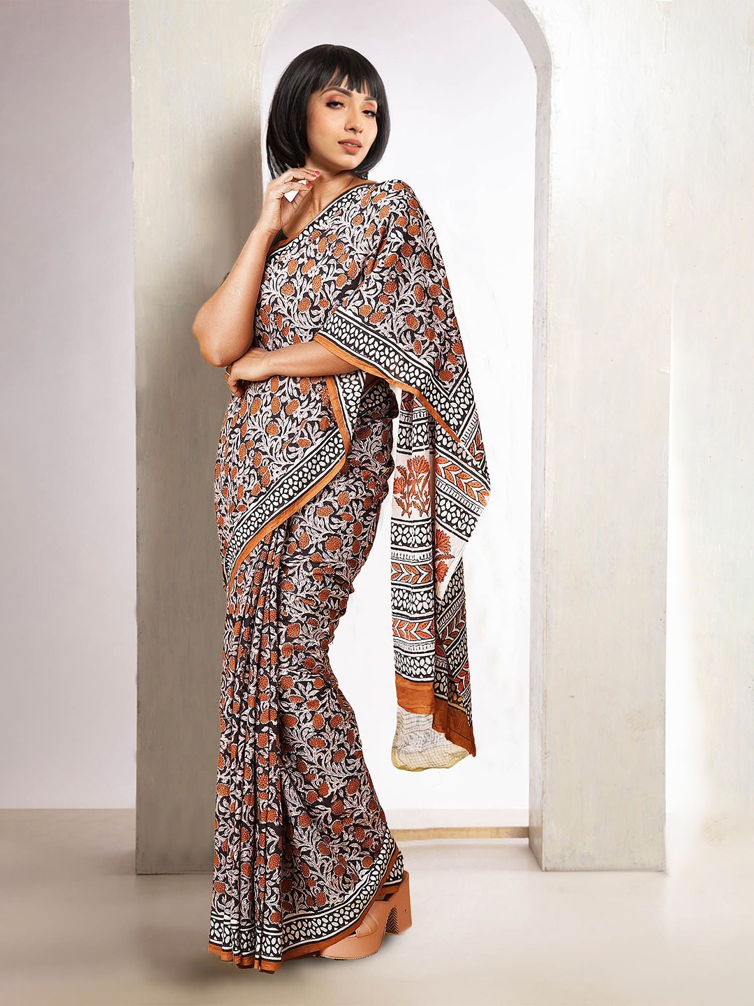 

Unnati Silks Ethnic Motifs Pure Cotton Handloom Bagru Saree, Black