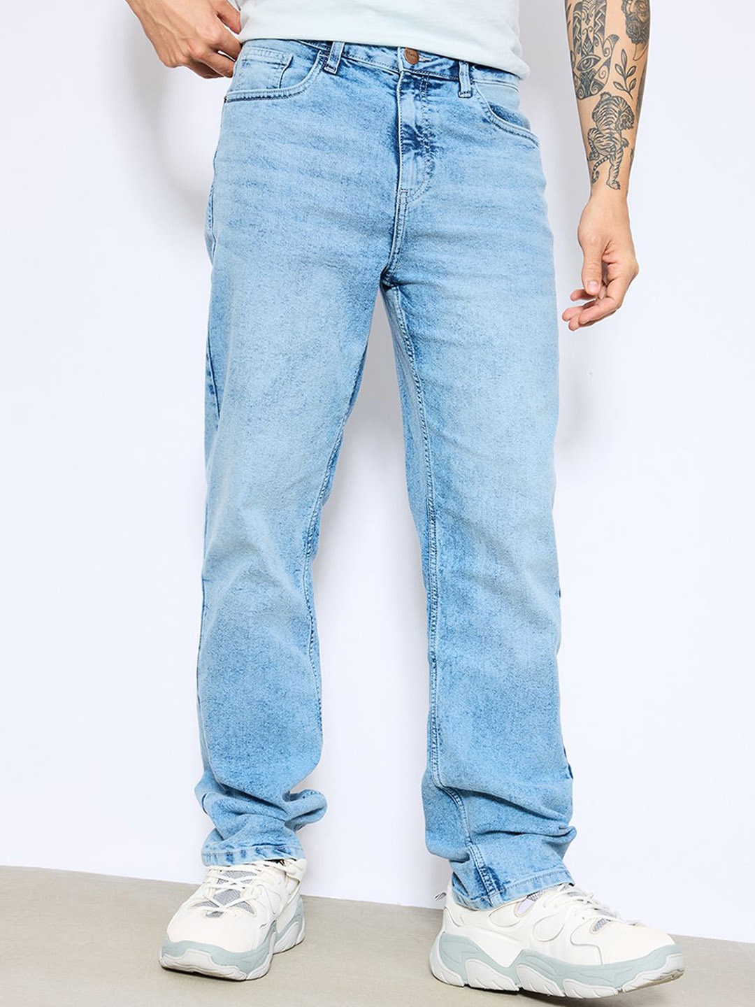 

FREAKINS Men Blue Straight Fit Heavy Fade High-Rise Low Distress Cotton Jeans