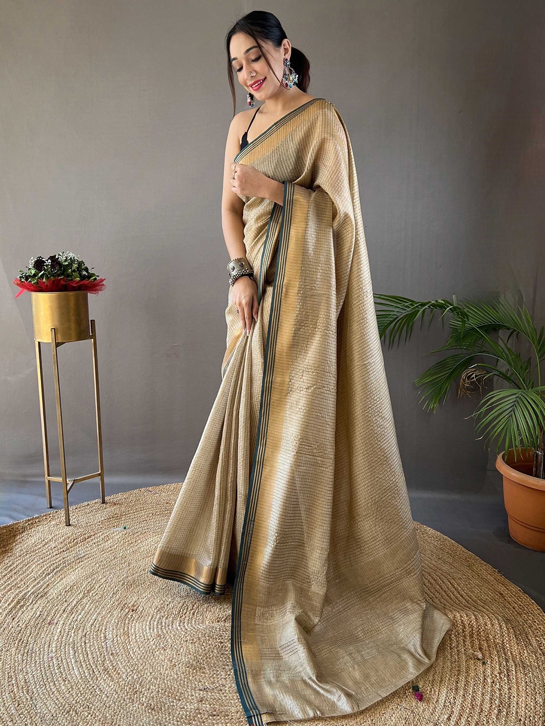 

Panzora Woven Design Zari Saree, Beige