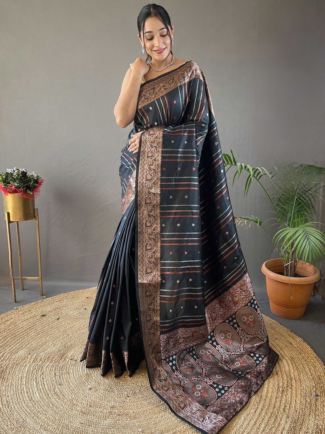 

Panzora Woven Design Zari Banarasi Saree, Black