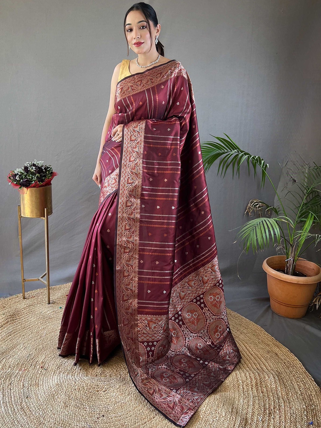 

Panzora Woven Design Zari Banarasi Saree, Maroon