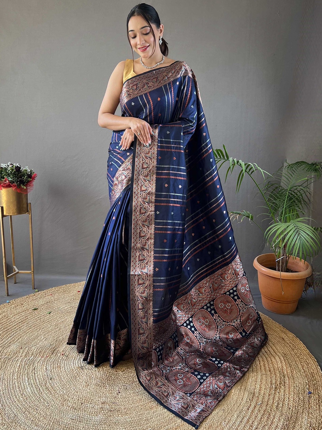 

Panzora Woven Design Zari Banarasi Saree, Navy blue
