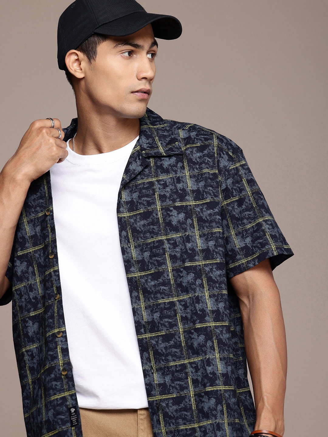 

Roadster Men Windowpane Checked Oversized Casual Shirt, Navy blue