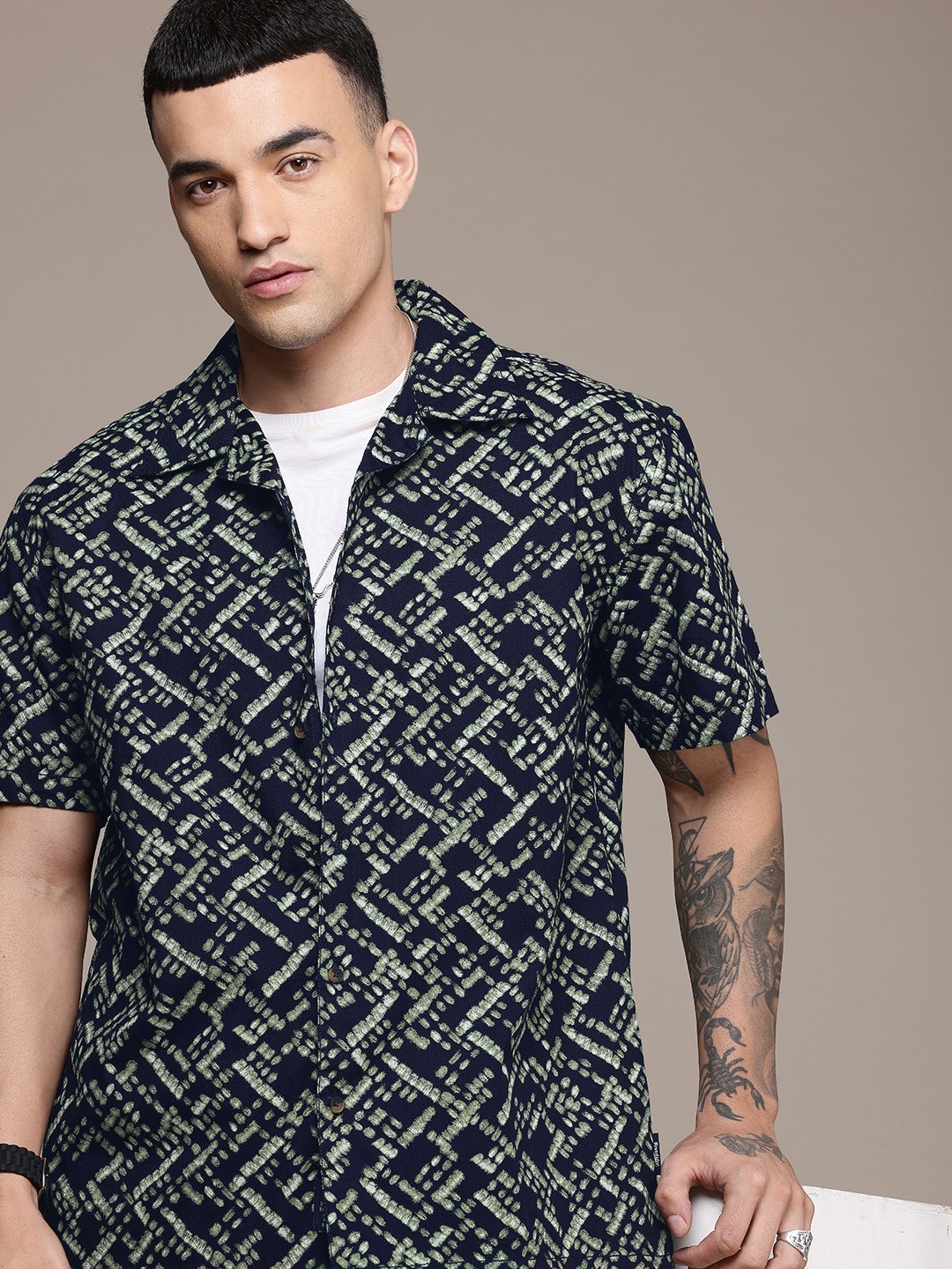 

Roadster Men Printed Cuban Collar Relaxed Fit Pure Cotton Casual Shirt, Navy blue