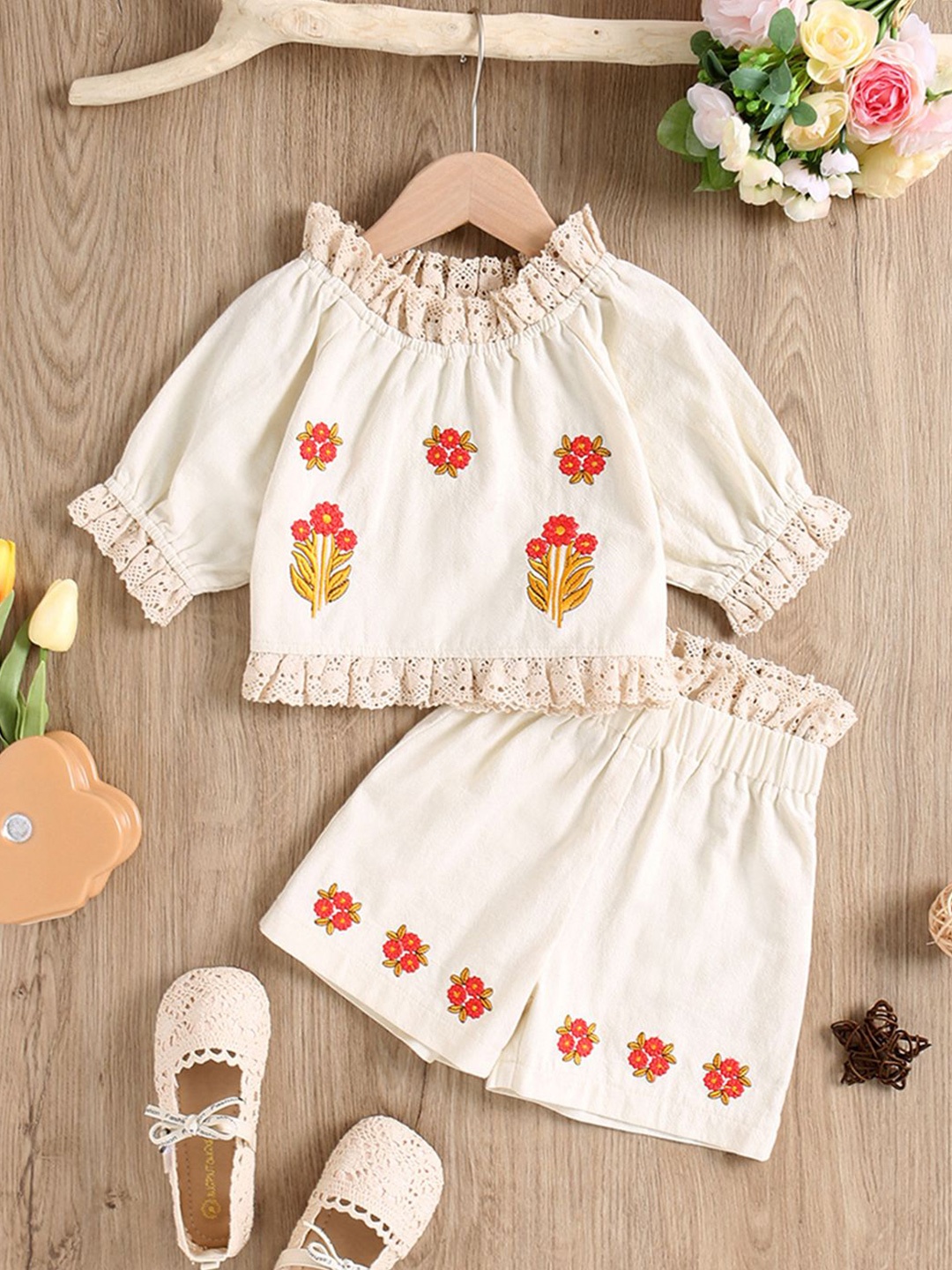 

INCLUD Girls Printed Top with Shorts, Off white