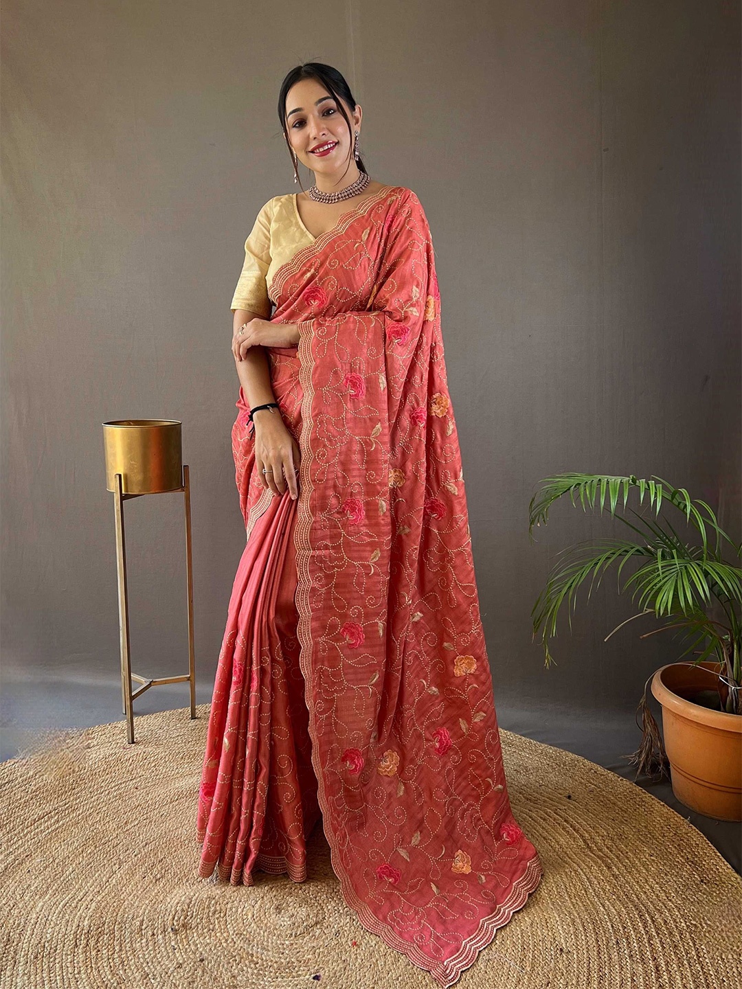 

Panzora Floral Tussar Saree, Peach
