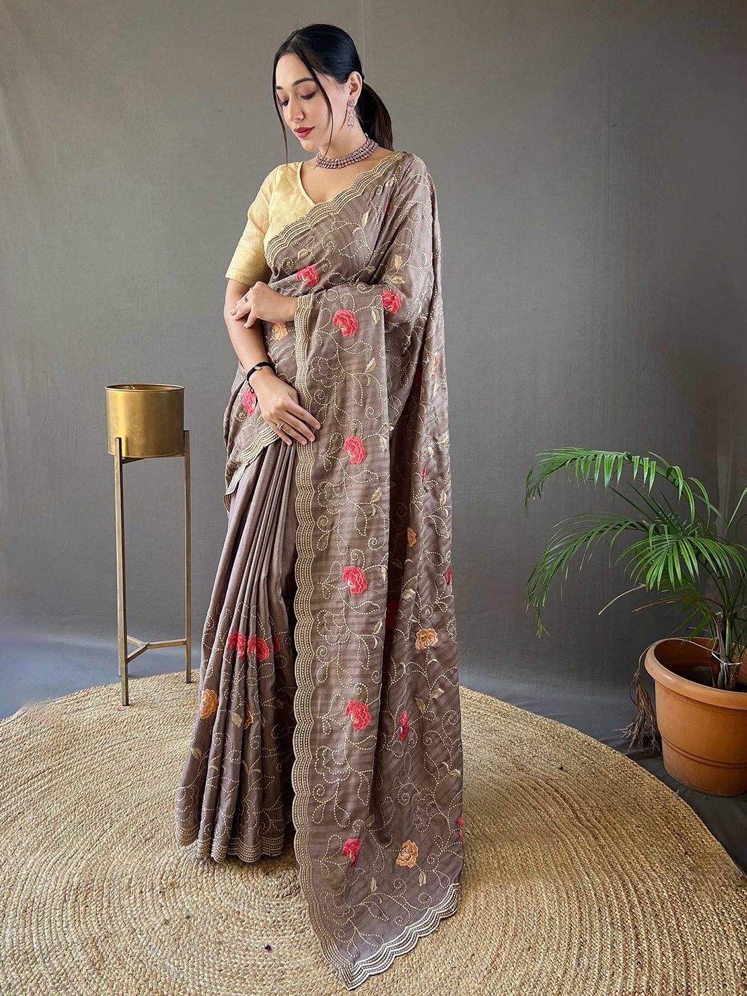 

Panzora Floral Embroidered Tussar Saree, Grey