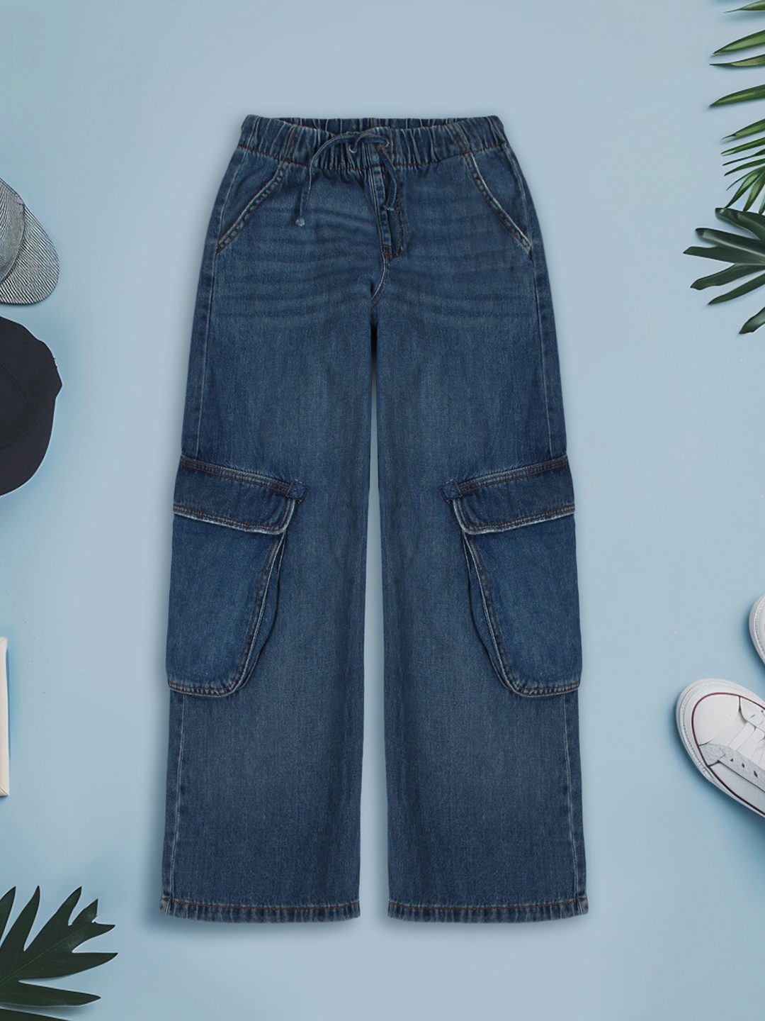 

INCLUD Girls Straight Fit Mid-Rise Light Fade Clean Look Cargo Styles Jeans, Blue