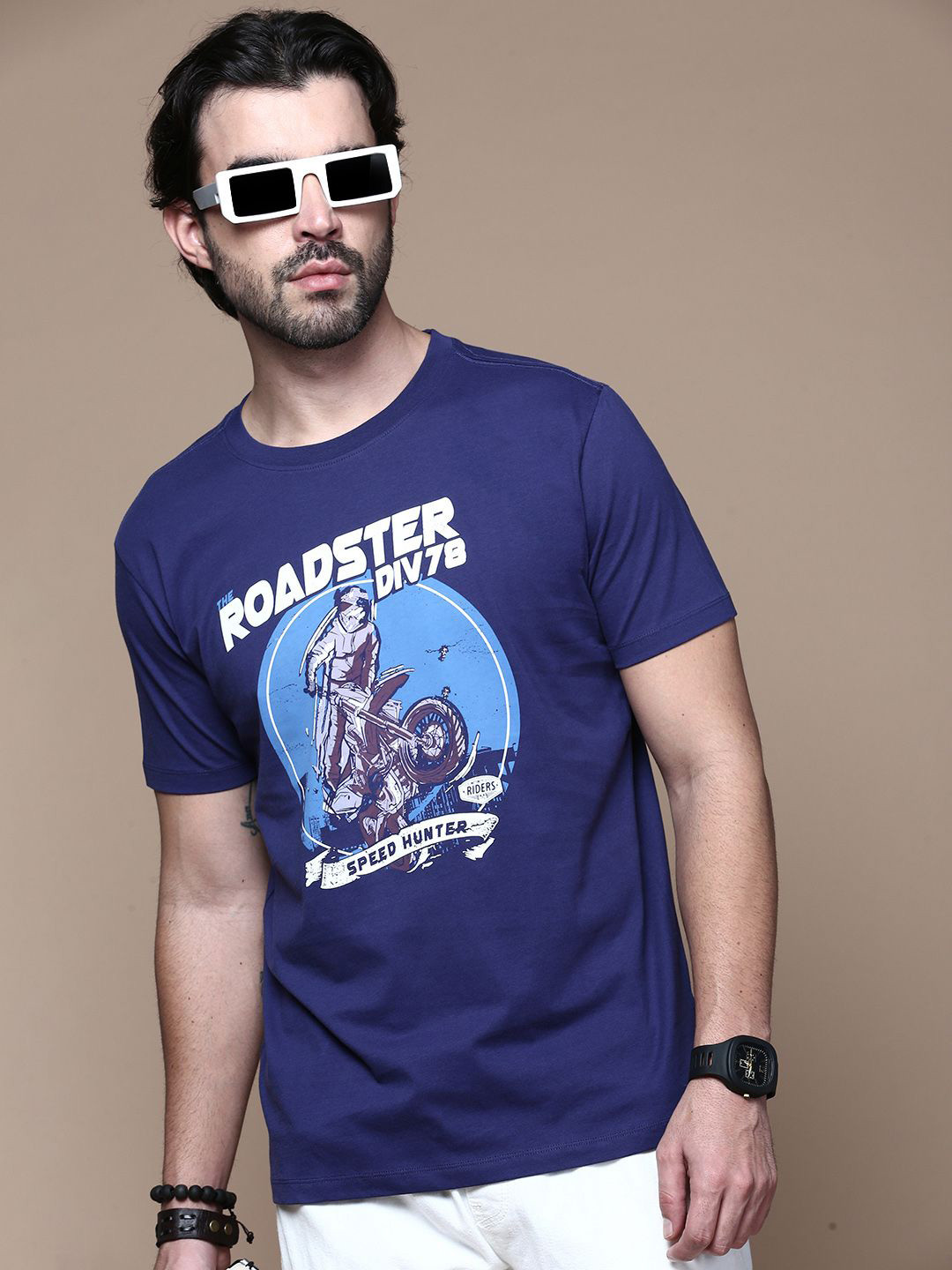 

The Roadster Lifestyle Co. Men Graphic Printed Round Neck Cotton T-Shirt, Navy blue
