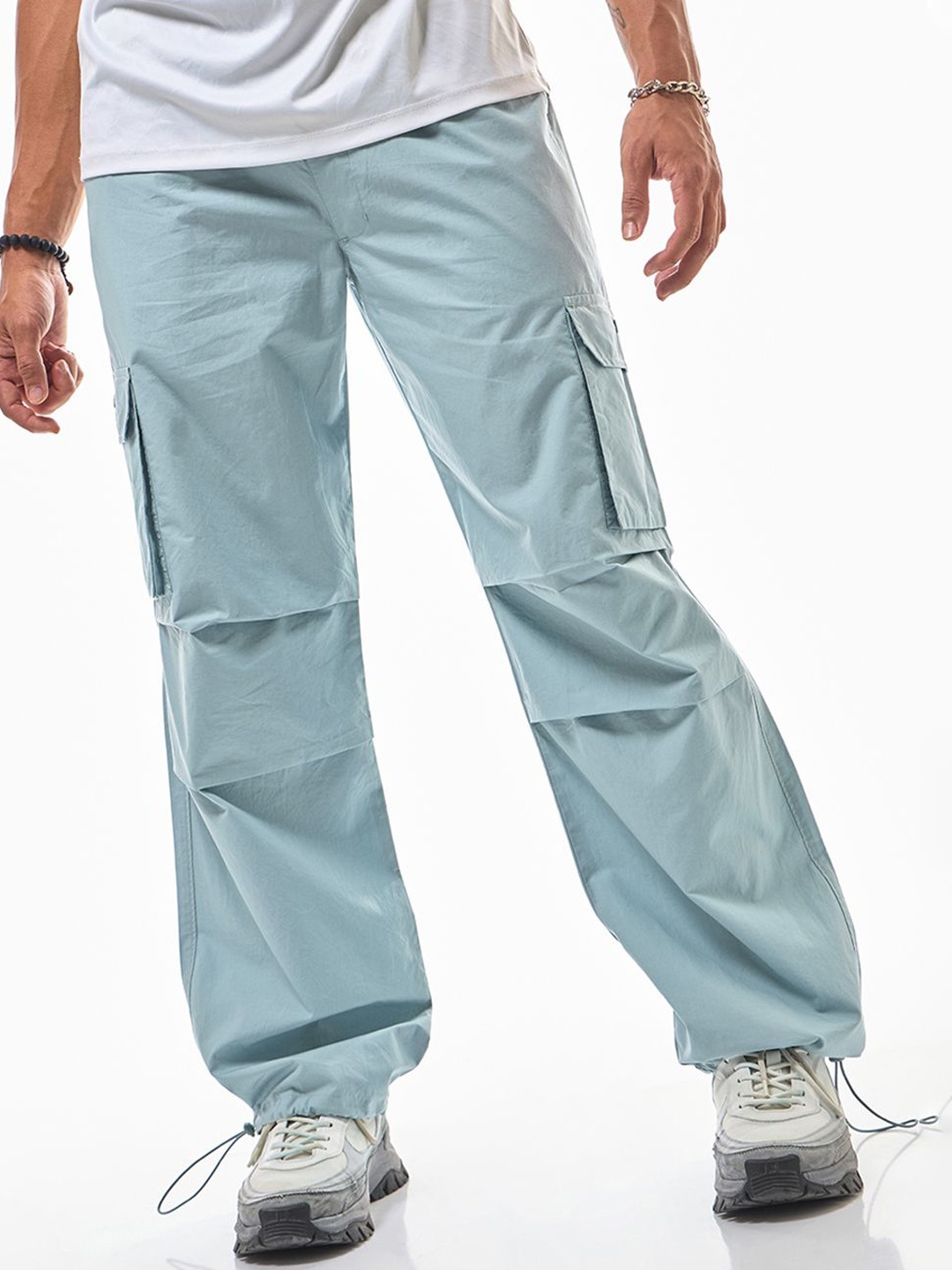 

Bewakoof Men Baggy Oversized Cargo Parachute Pants, Blue