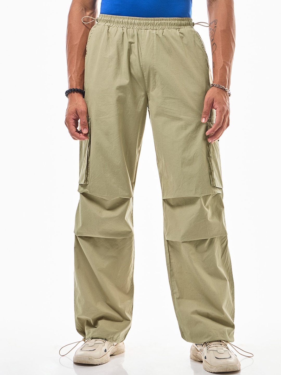 

Bewakoof Men Oversized Cargo Parachute Pants, Brown