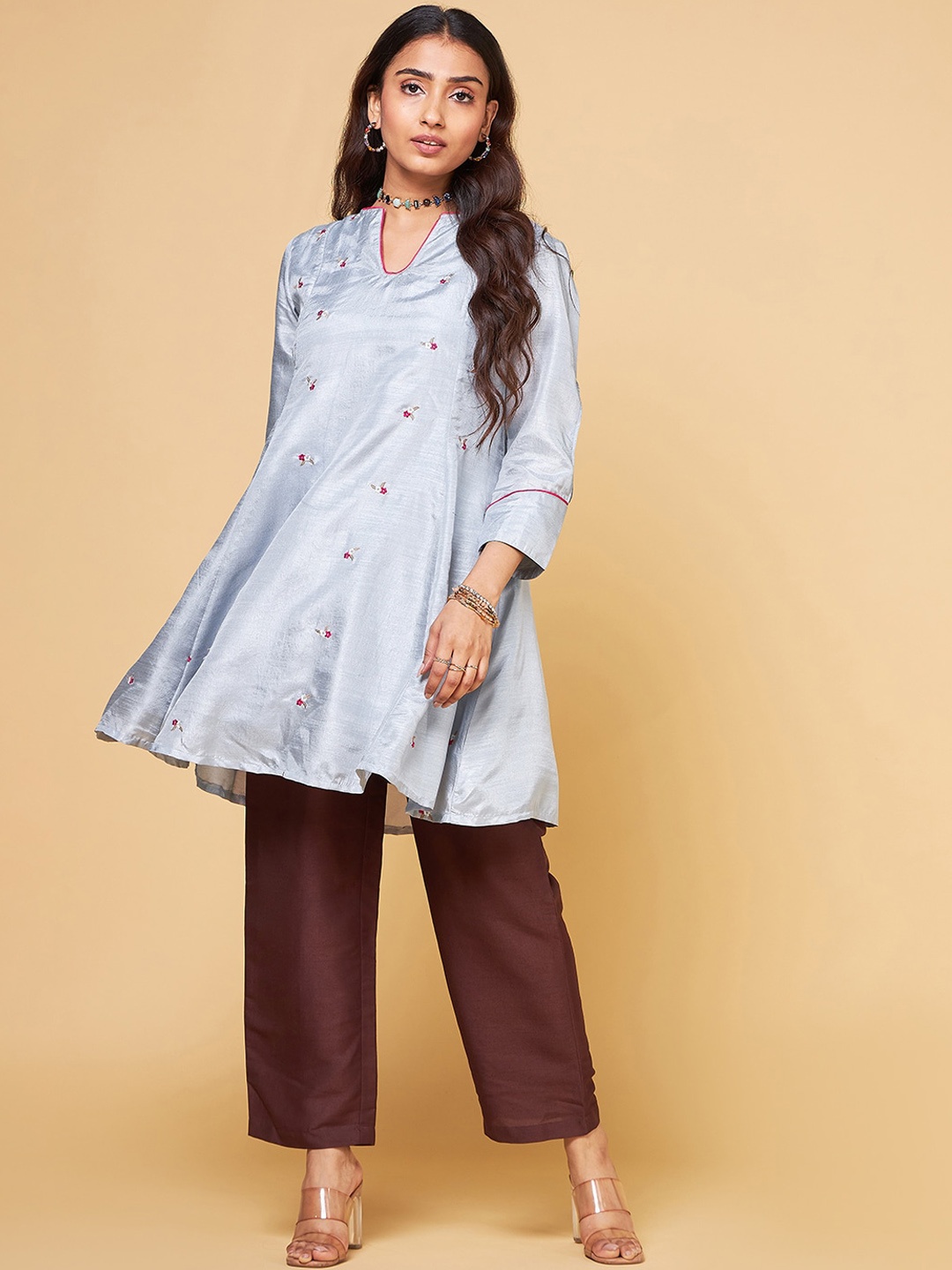 

Saaki V Neck Embroidered Thread Work Anarkali Kurta, Grey