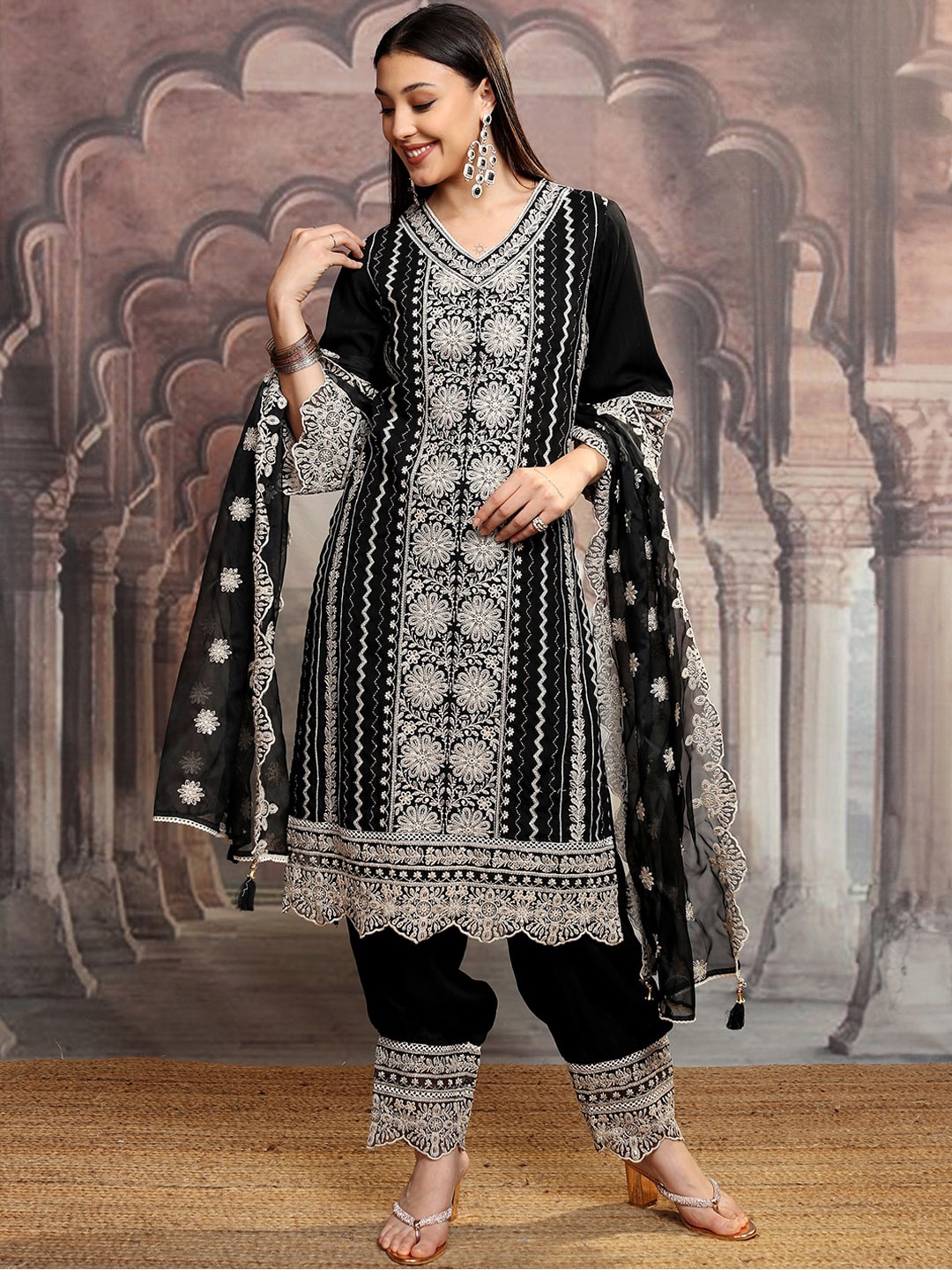 

Vishudh Women Floral Embroidered Regular Thread Work Kurta with Trousers & With Dupatta, Black