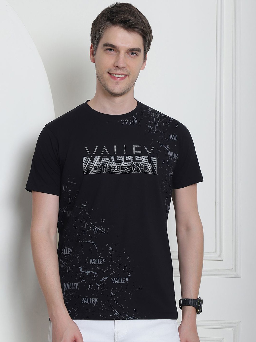 

VENITIAN Men Typography Printed Round Neck T-shirt, Black