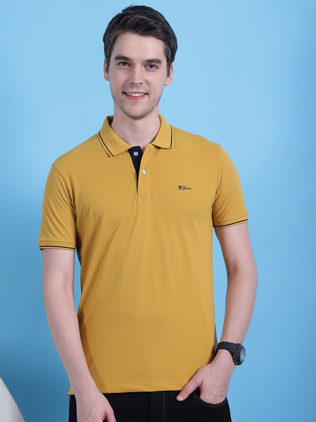 

VENITIAN Men Polo Collar Applique Slim Fit T-shirt, Mustard