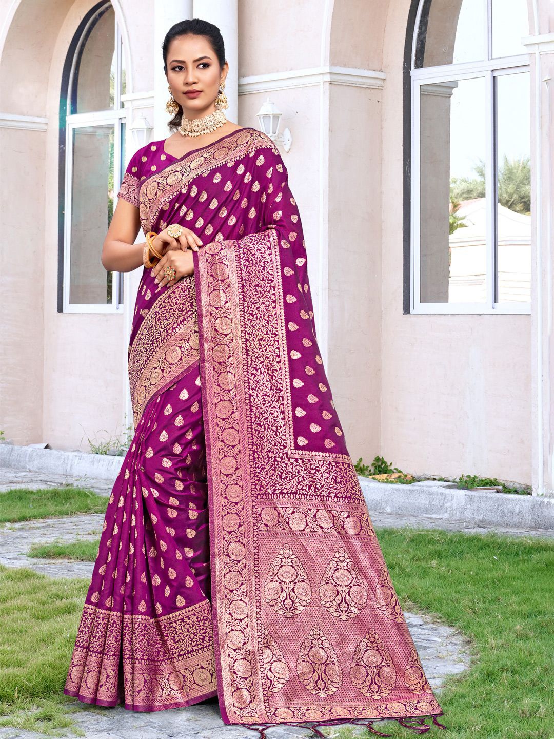 

Exclusiva Ethnic Motifs Zari Banarasi Saree, Purple