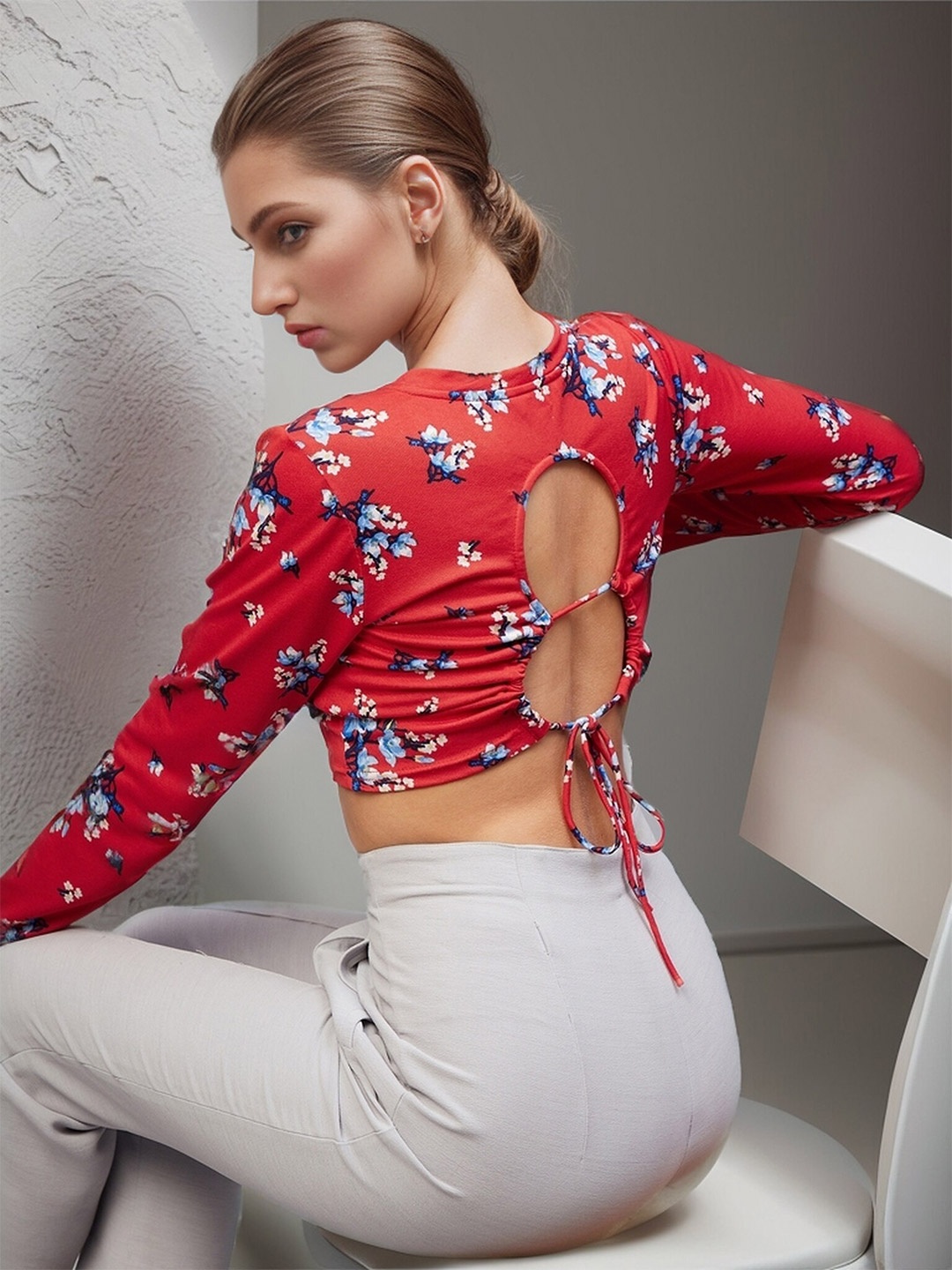 

RARE Floral Printed Styled Back Lace-Up Crop Top, Red