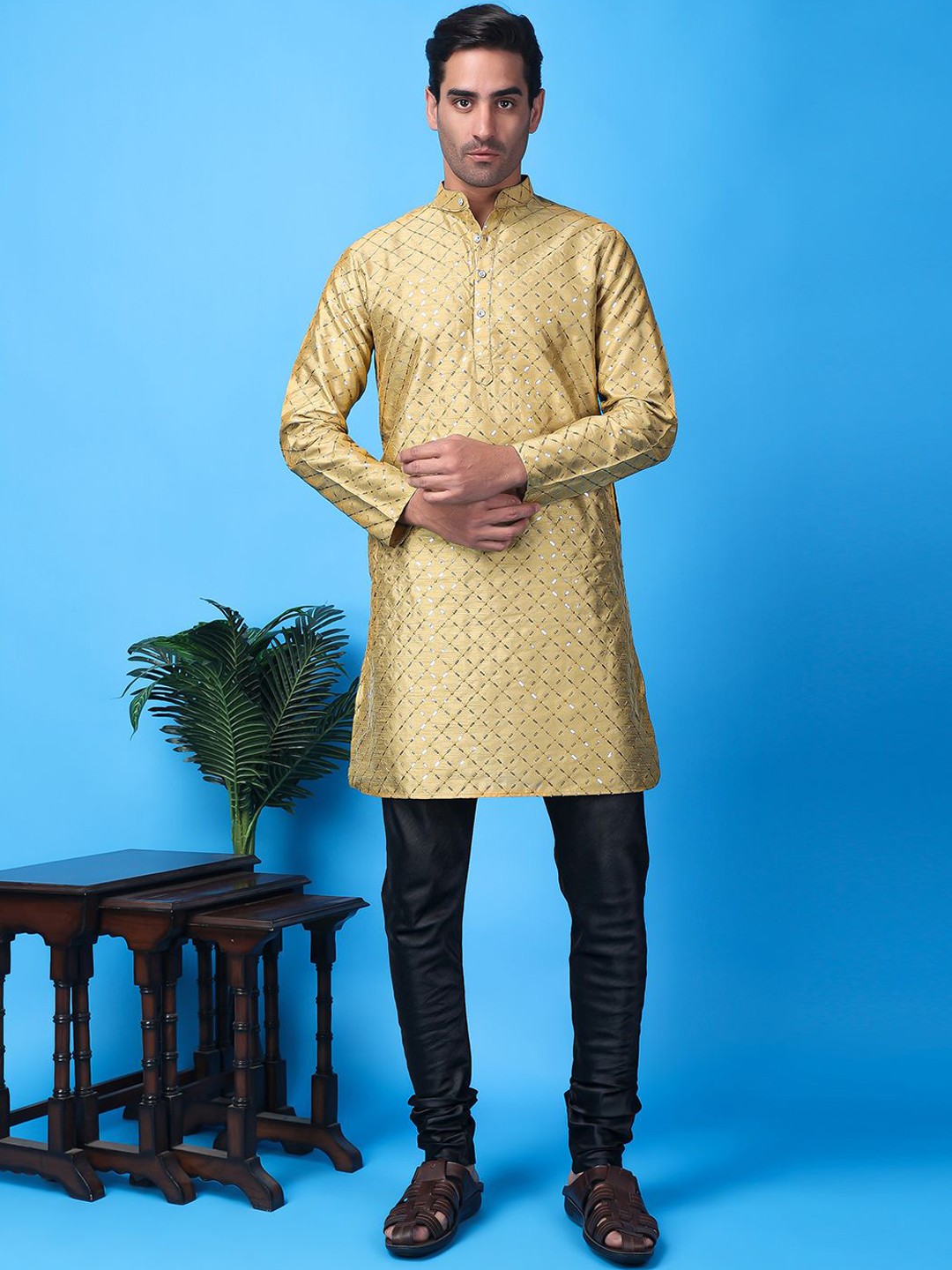 

Hangup Geometric Embroidered Sequins Mandarin Collar Jacquard A-Line Kurta, Gold