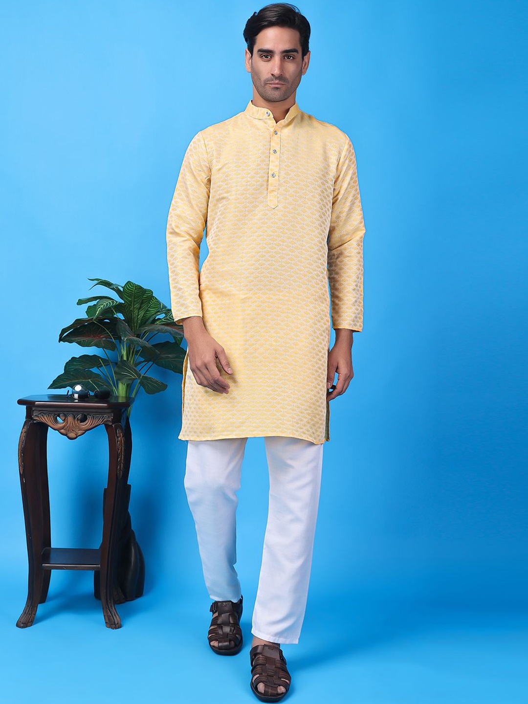 

Hangup Geometric Woven Design Thread Work Straight Jacquard Kurta, Gold