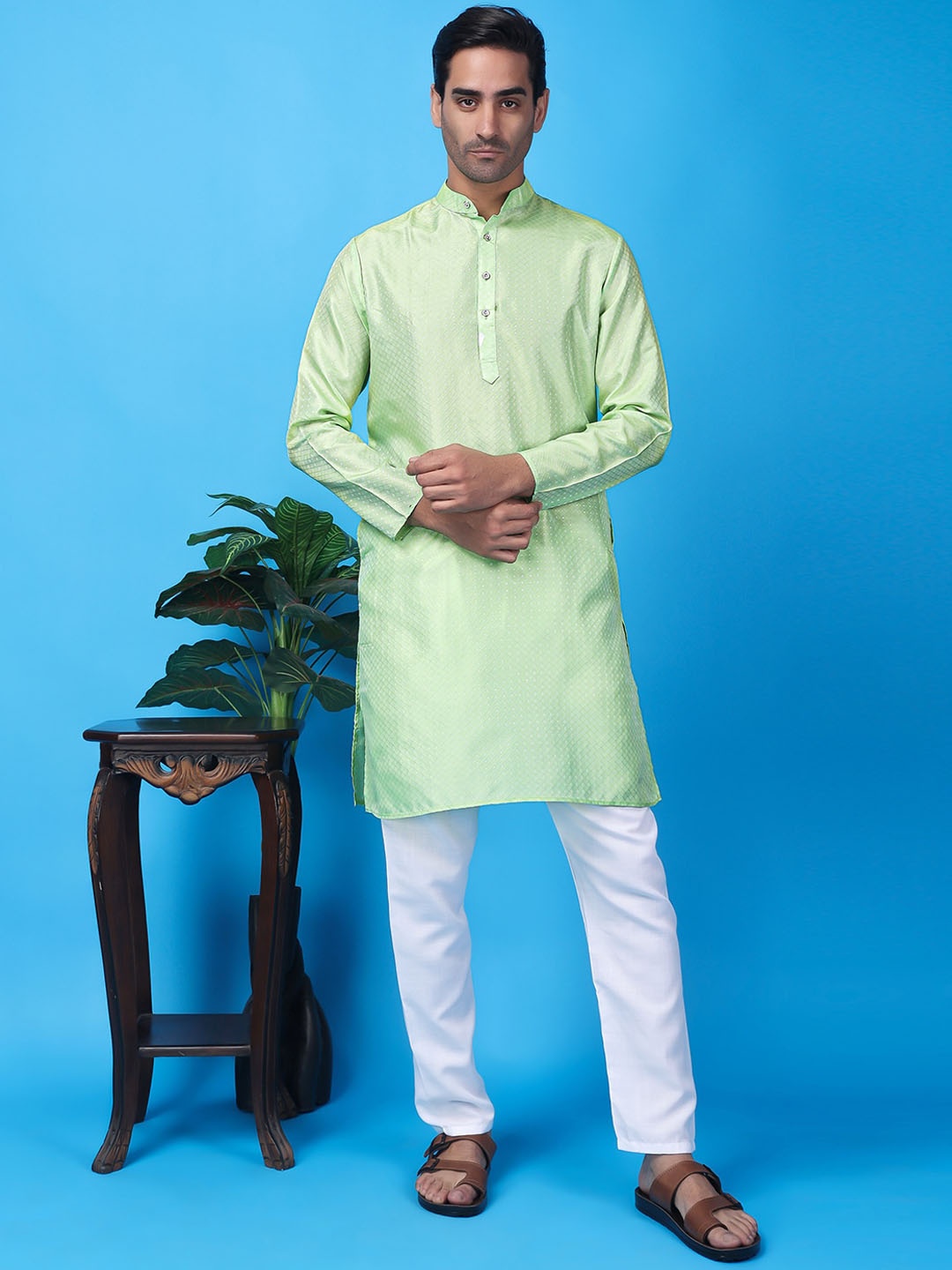 

Hangup Geometric Embroidered Jacquard A-Line Kurta, Green
