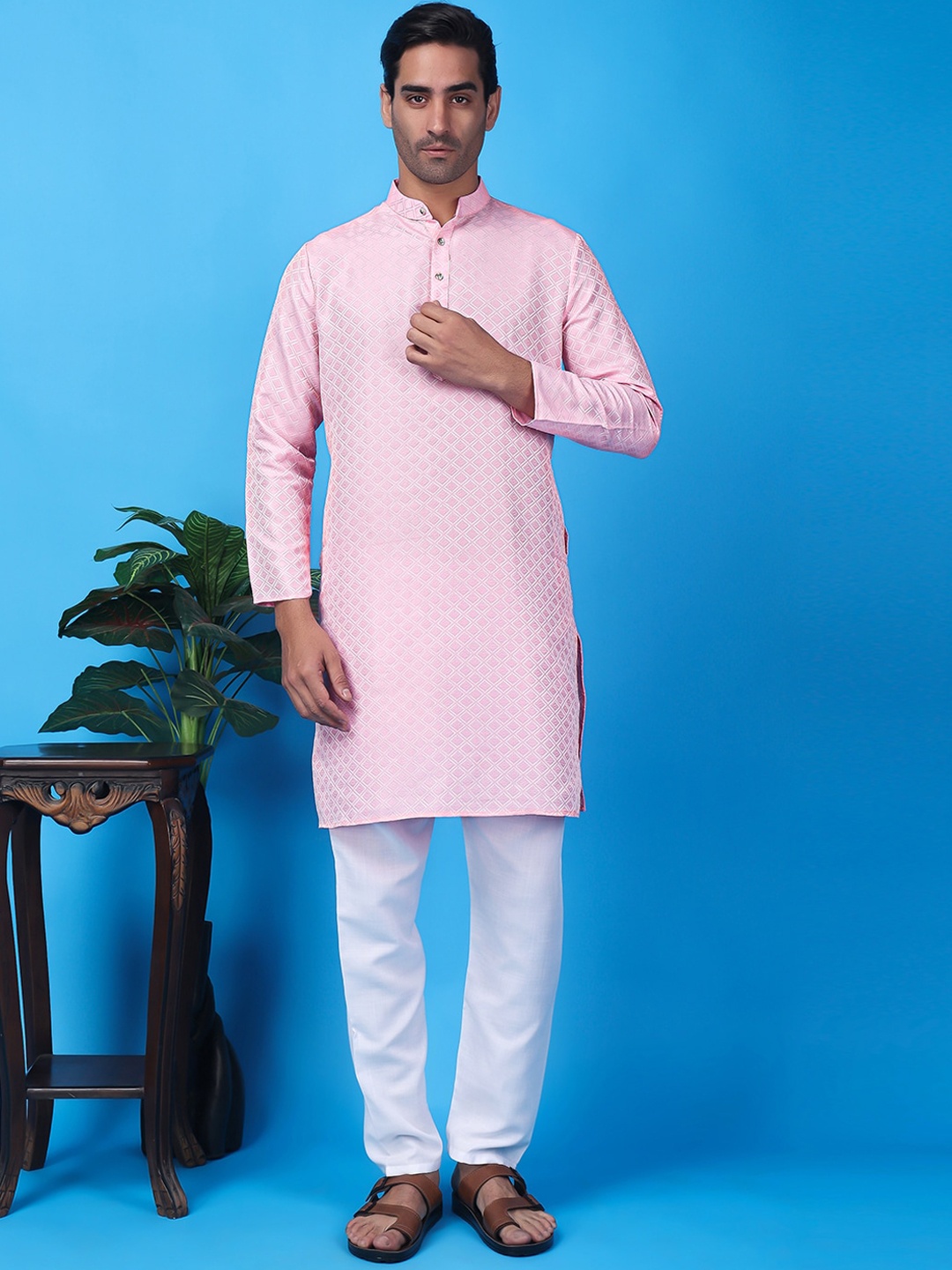 

Hangup Geometric Woven Design Thread Work Straight Jacquard Kurta, Pink