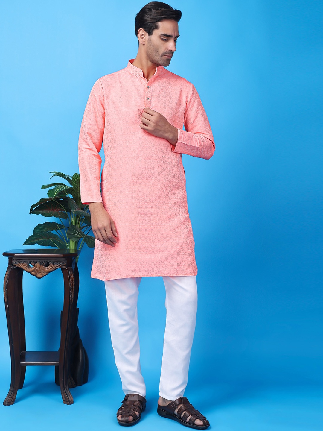 

Hangup Geometric Woven Design Jacquard A-Line Kurta, Pink
