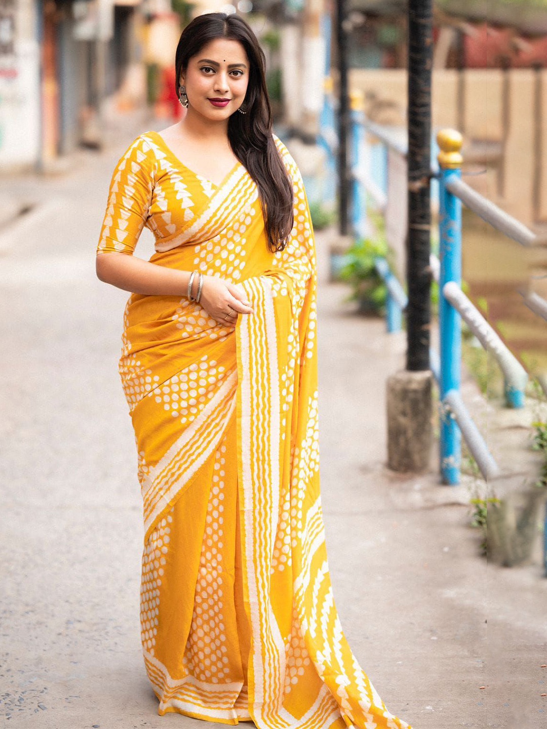 

STAVA CREATION Batik Pure Cotton Saree, Yellow