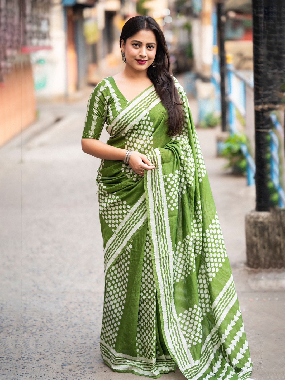 

STAVA CREATION Batik Pure Cotton Saree, Green