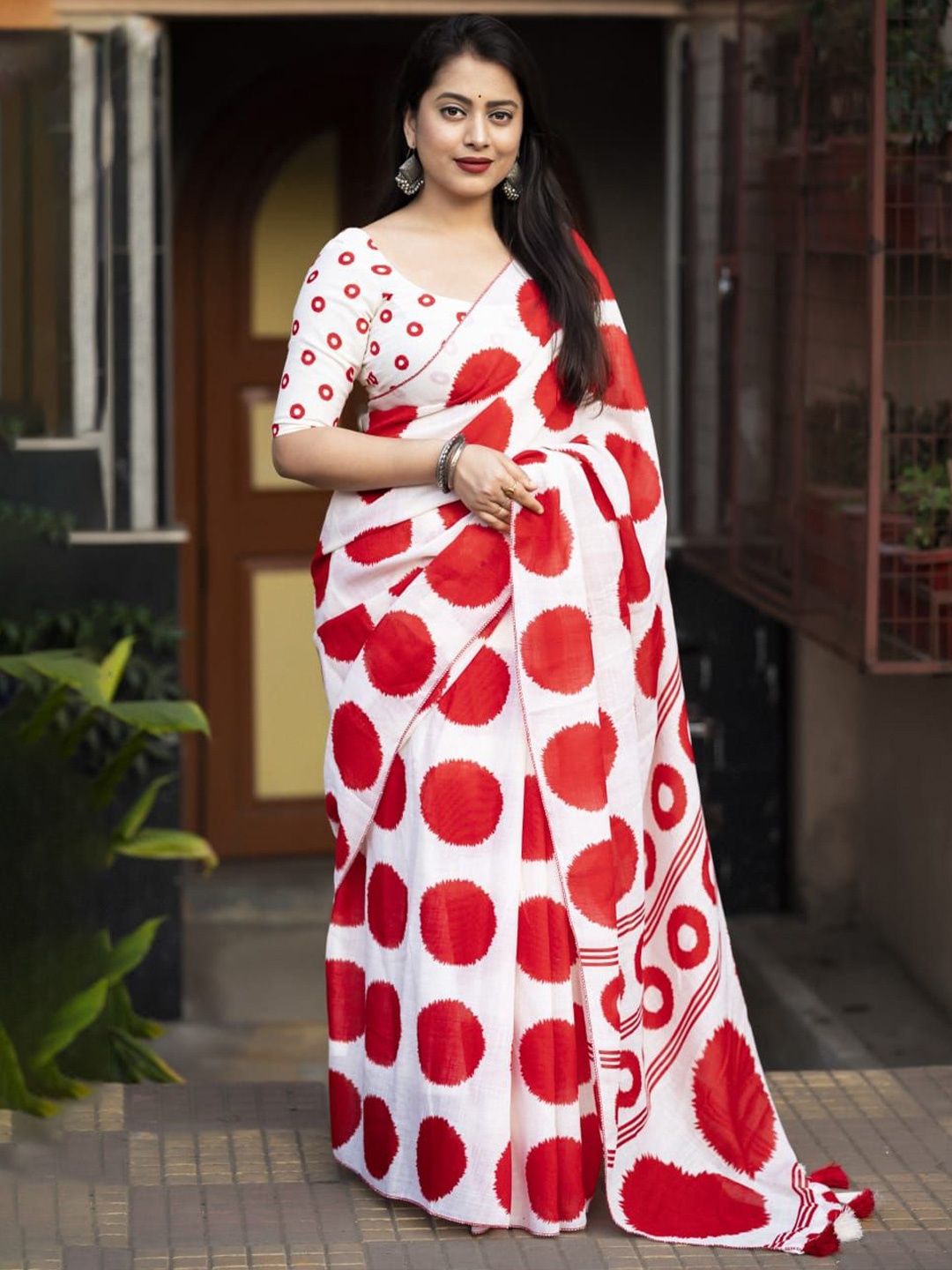 

STAVA CREATION Pure Linen Saree, White