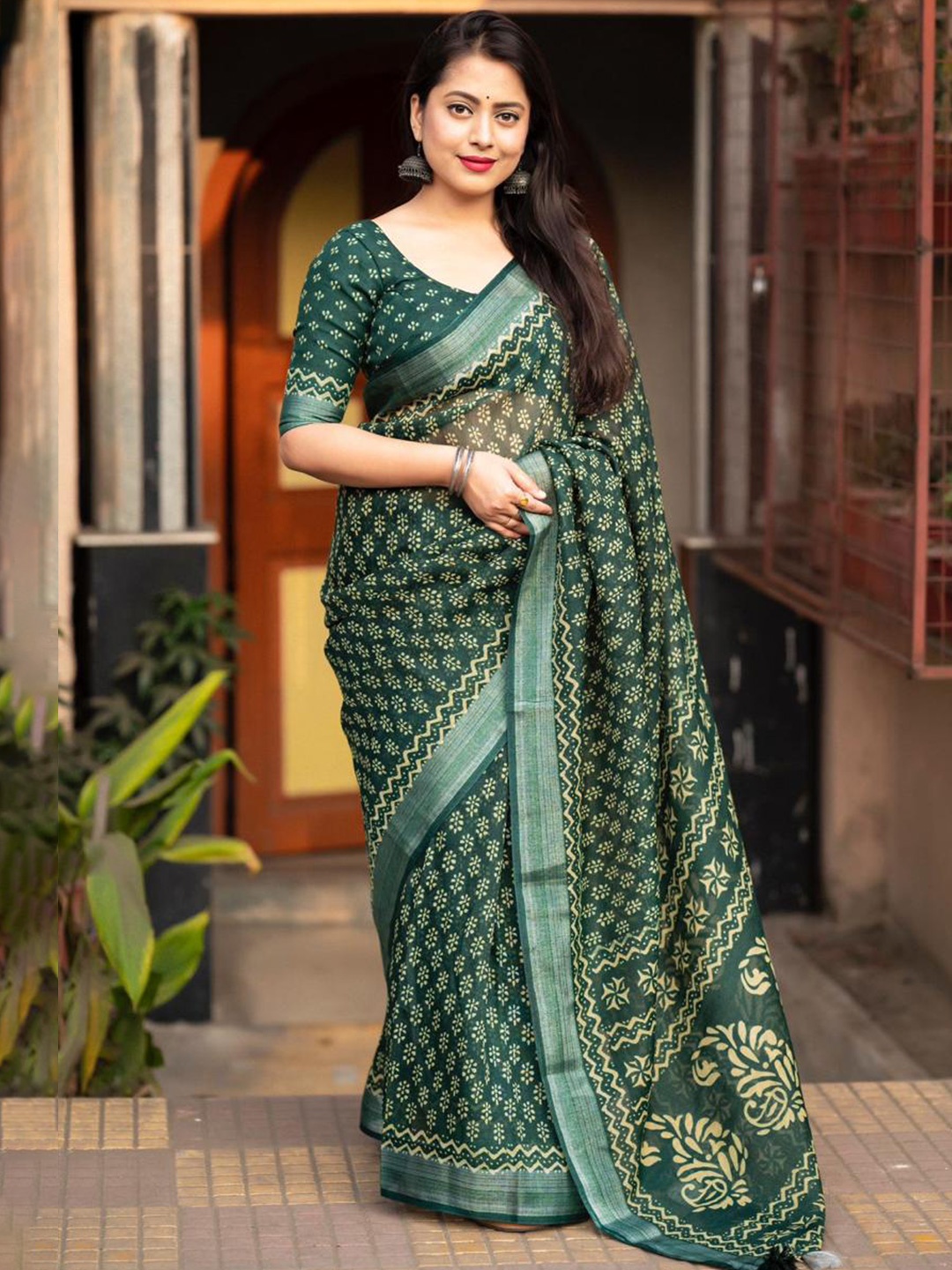 

STAVA CREATION Ethnic Motifs Pure Linen Saree, Green