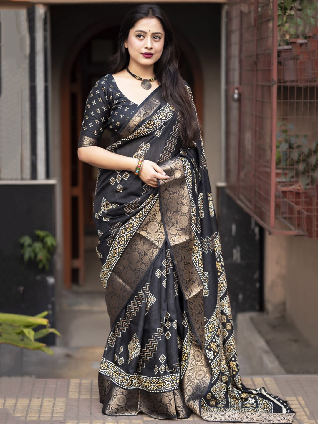 

STAVA CREATION Batik Pure Cotton Block Print Saree, Black