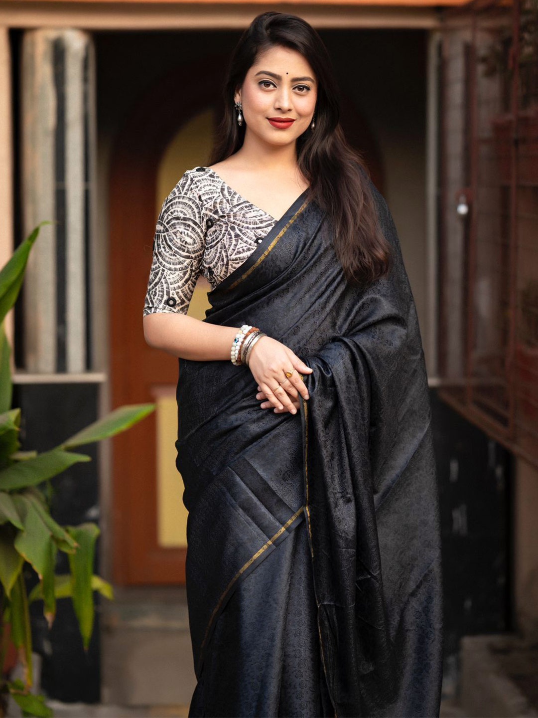 

STAVA CREATION Ethnic Motifs Woven Designed Saree, Black