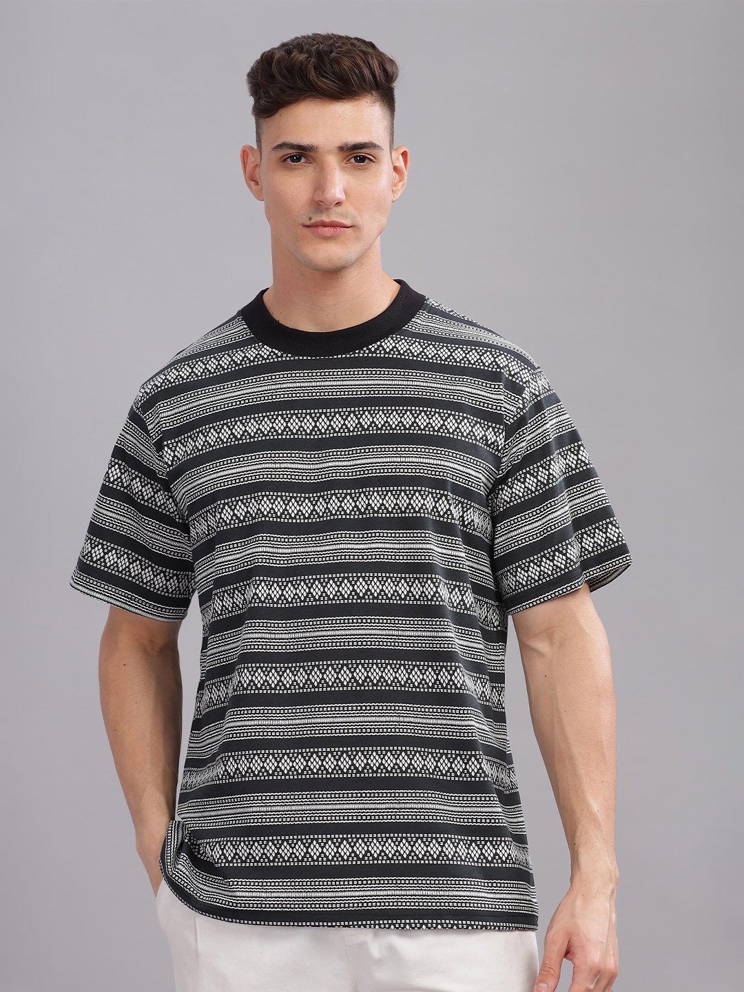 

TOMHIDDLE Men Tribal Printed Striped T-shirt, Grey