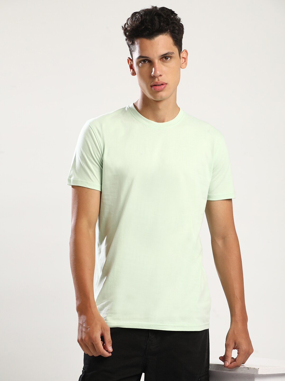 

THE DAILY OUTFITS Men Solid Bio Finish Pure Cotton T-shirt, Sea green