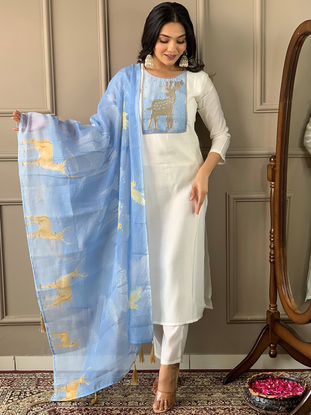 

Anouk Off-White Floral Yoke Design Regular Thread Work Kurta with Trousers & Dupatta