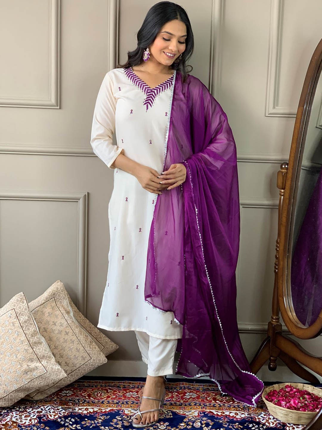 

Anouk Off-White Floral Yoke Design Regular Sequinned Kurta with Trousers & Dupatta