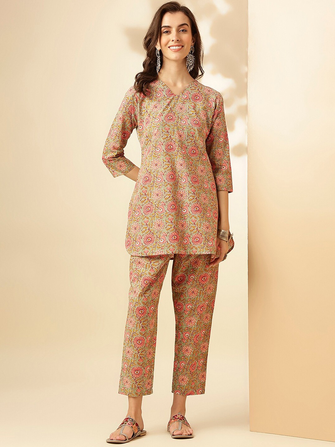 

Shaily Pista Green Floral Printed V-Neck Tunic & Trouser