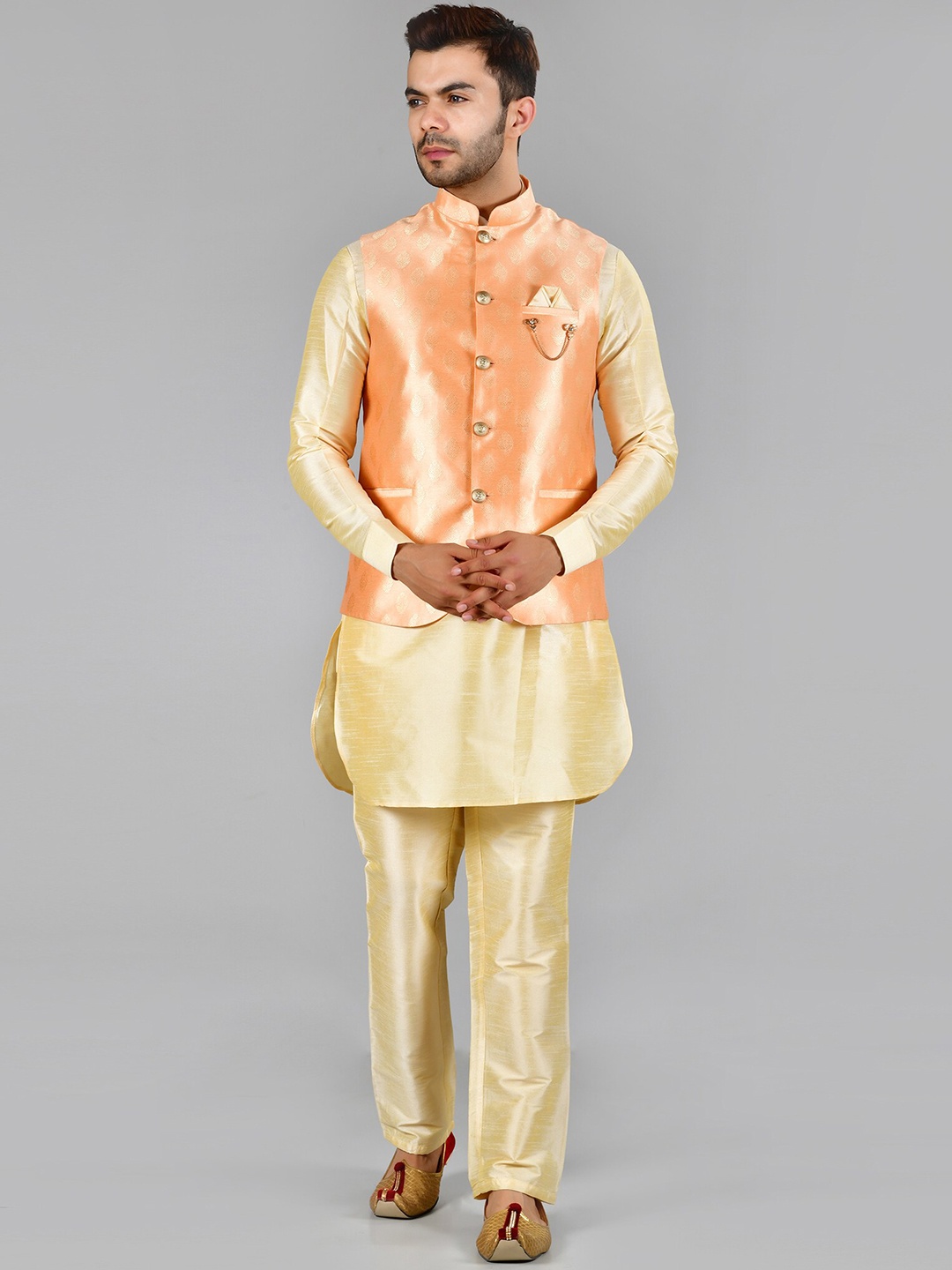 

LA'SCOOT Mandarin Collar Straight Kurta & Pyjamas With Waistcoat, Peach
