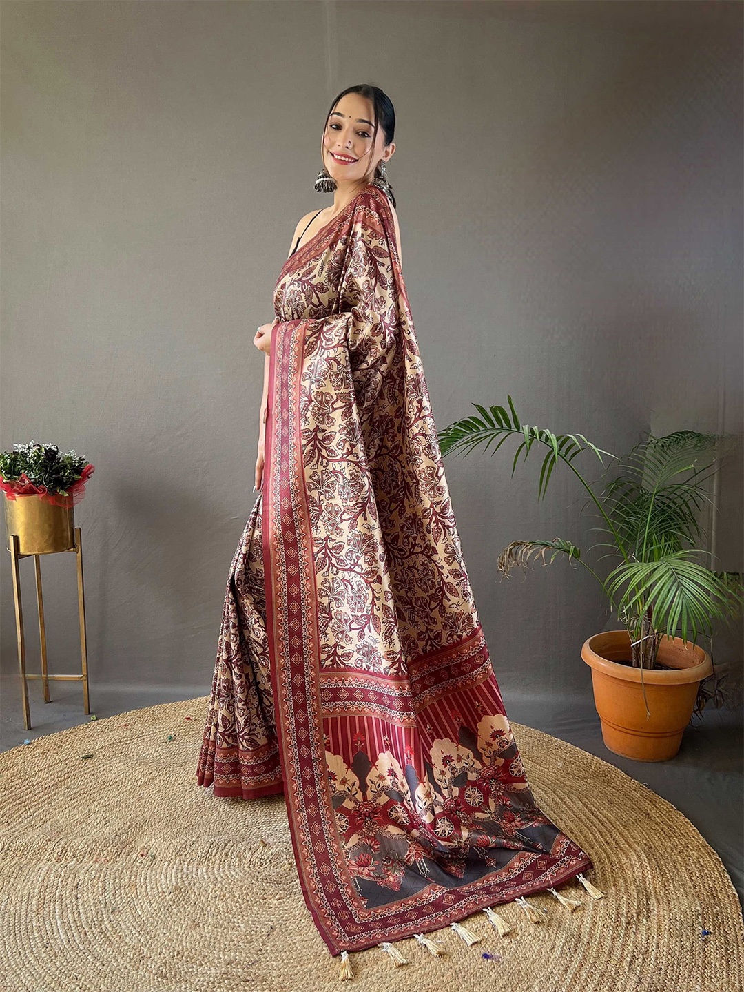 

Panzora Floral Saree, Beige