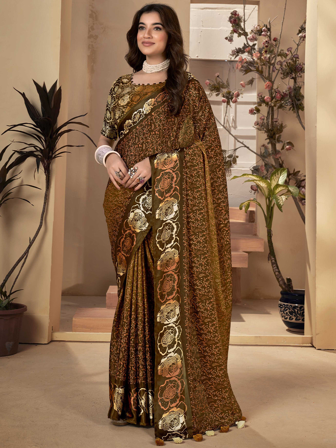 

Panzora Floral Printed Saree, Mustard
