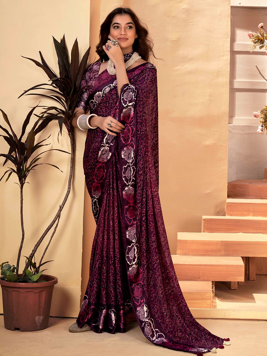 

Panzora Ethnic Motifs Embroidered Saree, Magenta