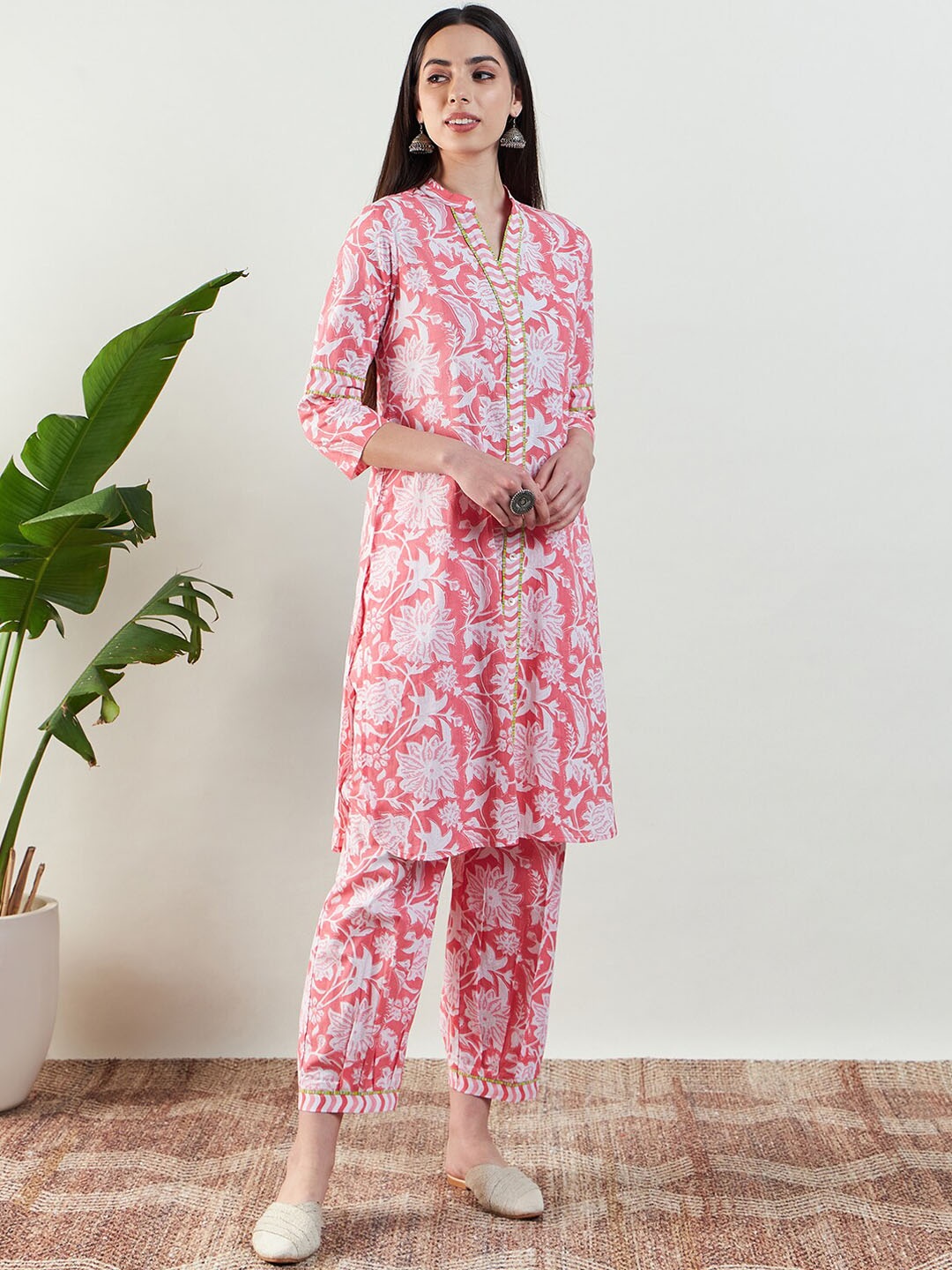 

STADO Floral Printed V-Neck Straight Kurta With Salwar, Pink