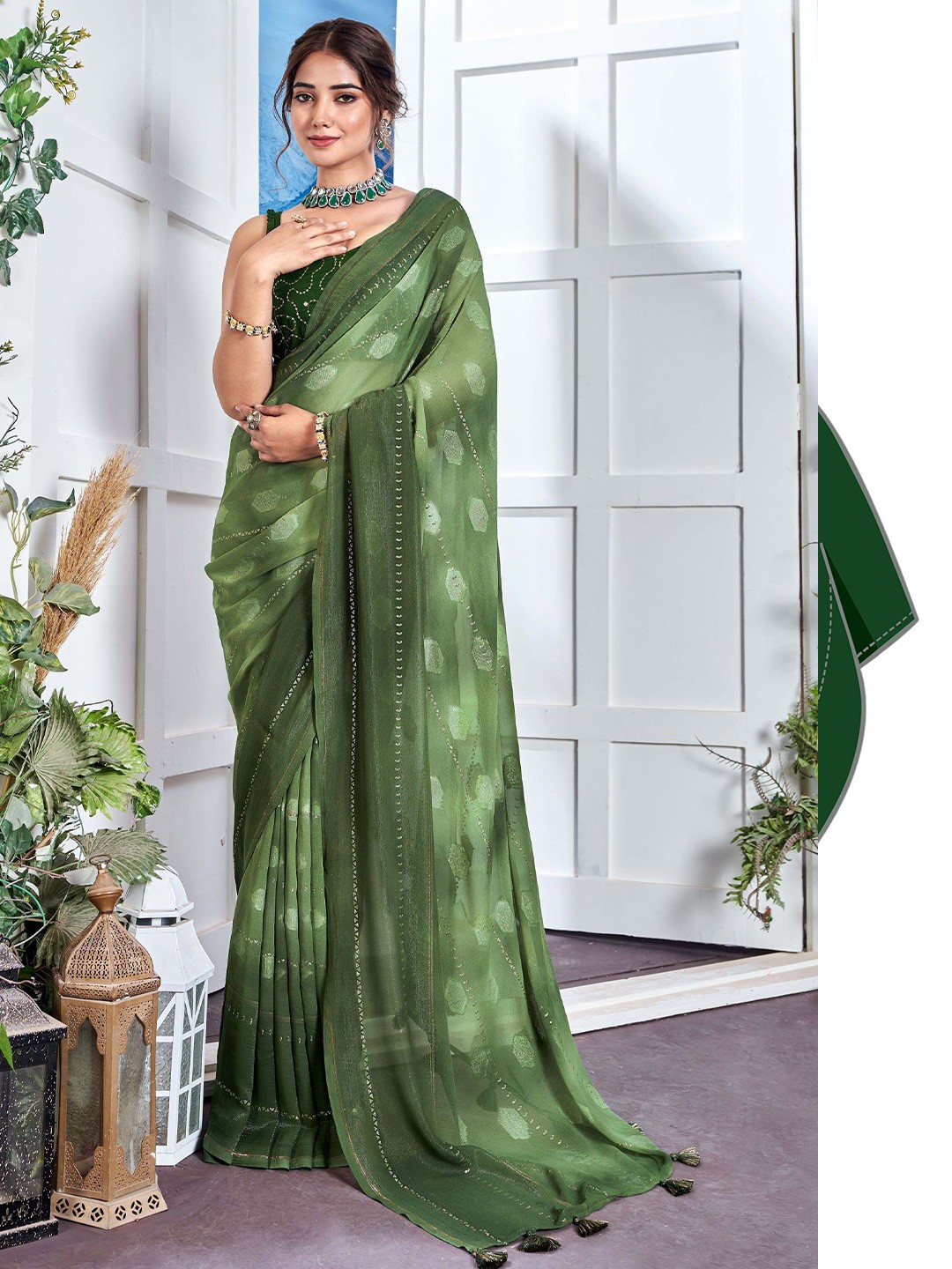 

Panzora Woven Design Zari Saree, Green